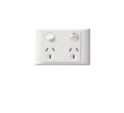 Hager WBP2DS 2 Pole 3 Pin General Purpose Automatic Outlet Socket With Shutter